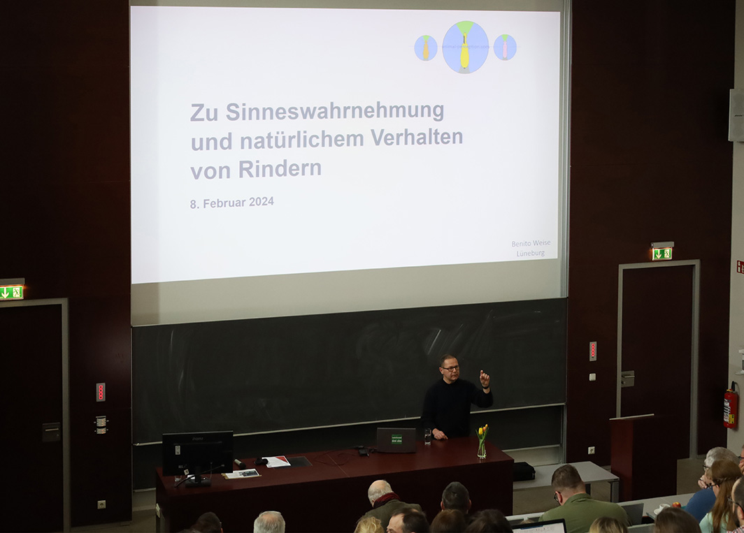 Benito Weise during a lecture at a university Benito